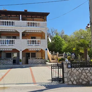 Apartman Nef, Pinezići
